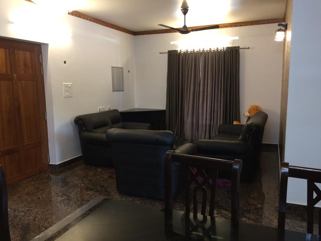 Beersheba Three Bed Room A/C Apartments Thiruvananthapuram Екстериор снимка