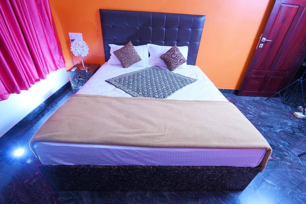 Beersheba Three Bed Room A/C Apartments Thiruvananthapuram Екстериор снимка