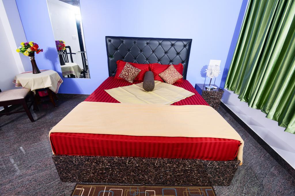 Beersheba Three Bed Room A/C Apartments Thiruvananthapuram Екстериор снимка
